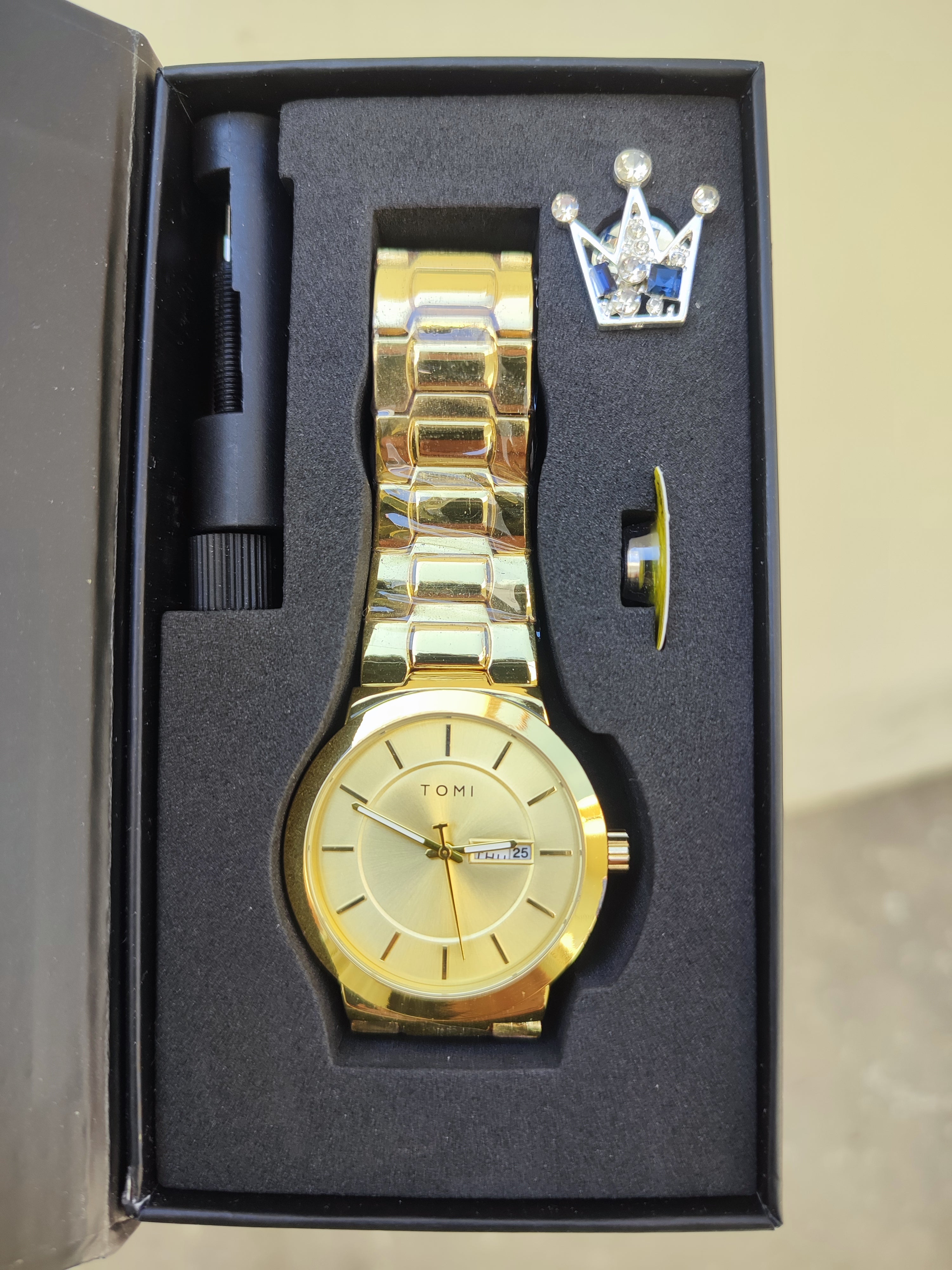 TOMI T-303 S3 Series Business Watch With Laple Badge Chain Adjuster Gift Box